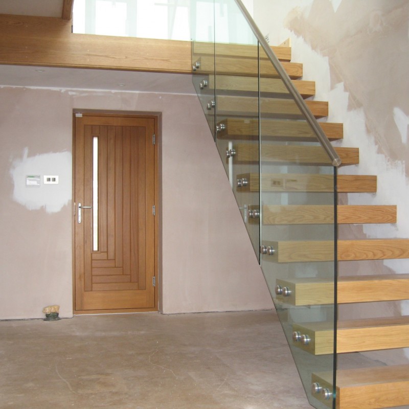 Bespoke_wood-glass_staircase.jpg